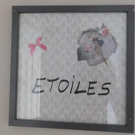 לינה וארוחת בוקר Monts Et Reves 4*