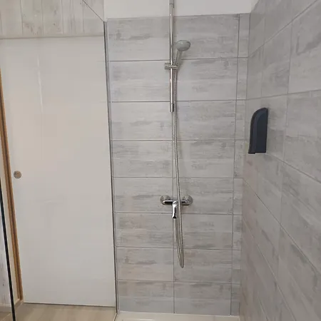 לינה וארוחת בוקר Monts Et Reves 4*