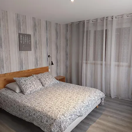 Monts Et Reves לינה וארוחת בוקר