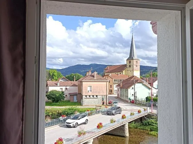 Monts Et Reves Bed & Breakfast