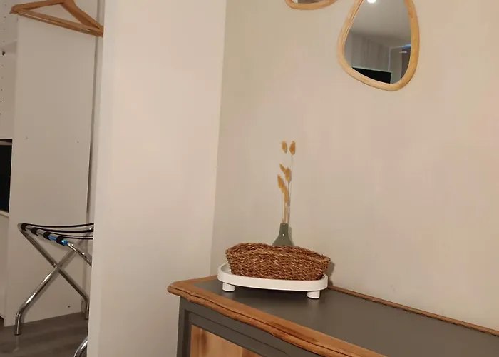 Monts Et Reves Bed & Breakfast 4*