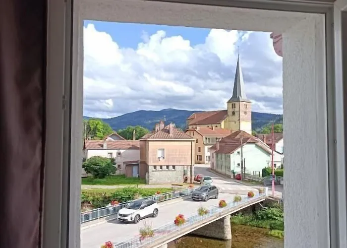 Monts Et Reves Bed & Breakfast