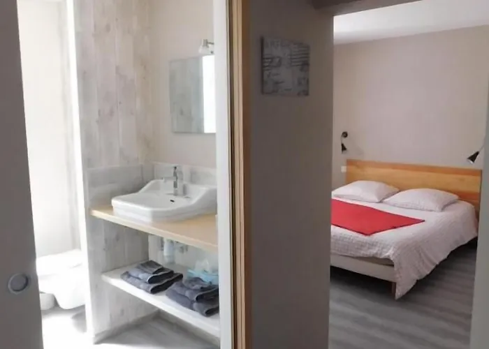 Monts Et Reves Bed & Breakfast 3*