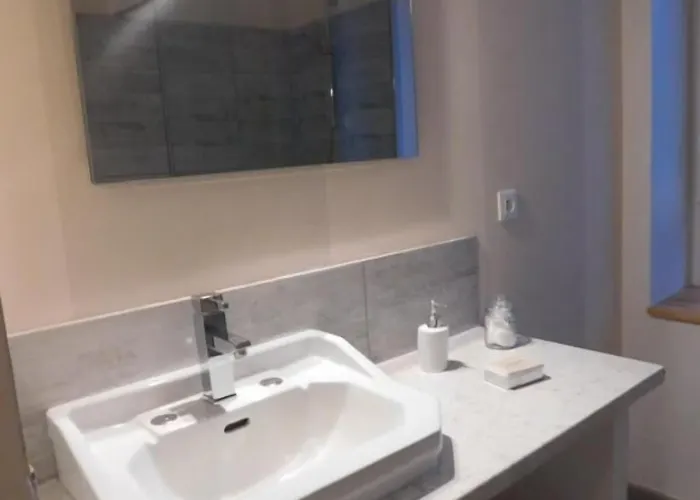 Monts Et Reves Bed & Breakfast