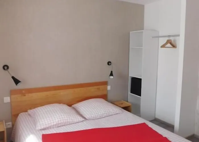 Monts Et Reves Bed & Breakfast 3*