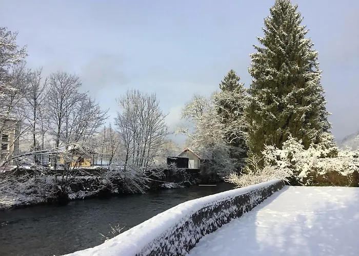 Monts Et Reves Bed & Breakfast